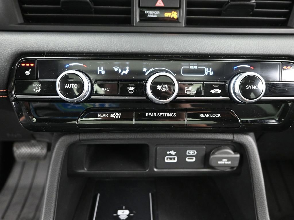 Used 2025 Honda Pilot TrailSport image 22