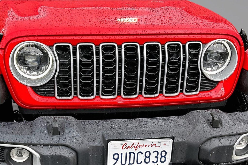 Used 2026 Jeep Wrangler Unlimited Sahara AWD/4WD image 28