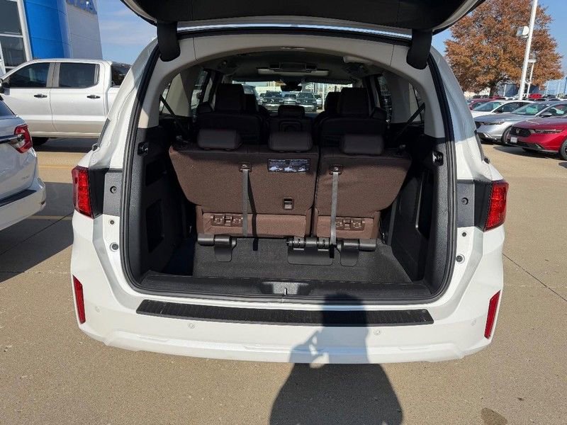 New 2026 Honda Odyssey Touring image 4