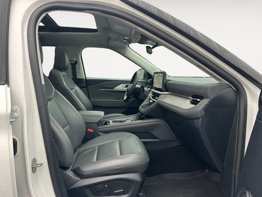 Used 2025 Ford Explorer Active w/ Active Comfort Package image 10