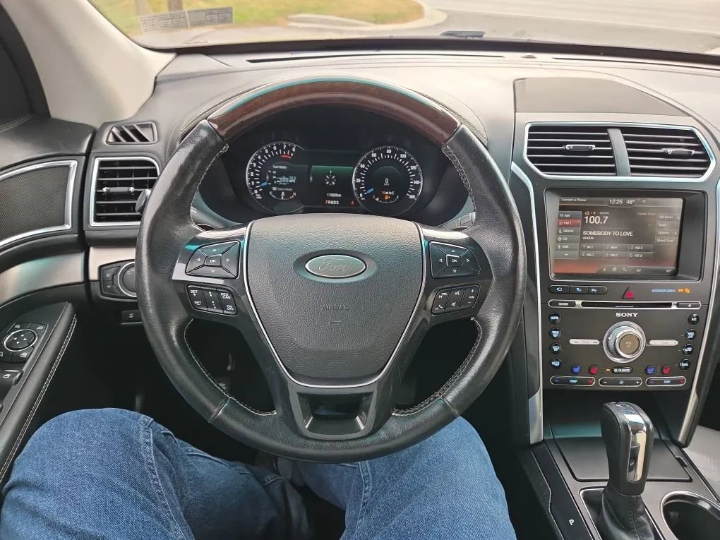 Used 2016 Ford Explorer Platinum image 11