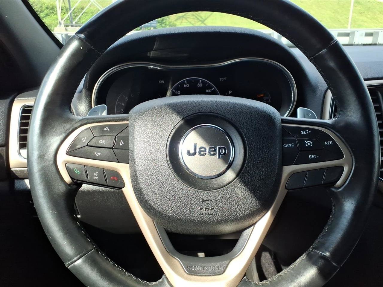Used 2017 Jeep Grand Cherokee Laredo w/ Quick Order Package 23E AWD/4WD image 15