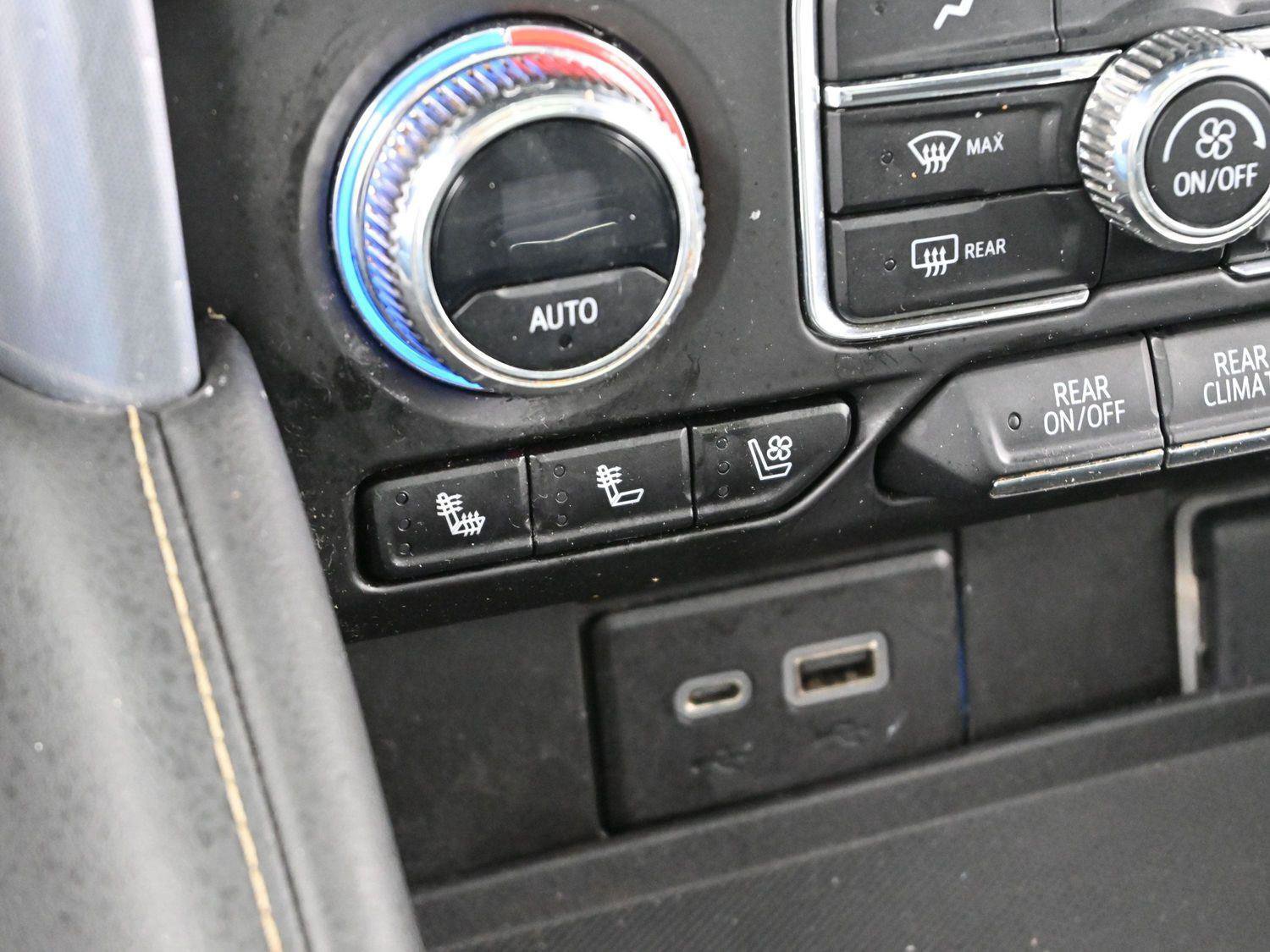 Used 2023 GMC Yukon SLT w/ SLT Premium Package image 23