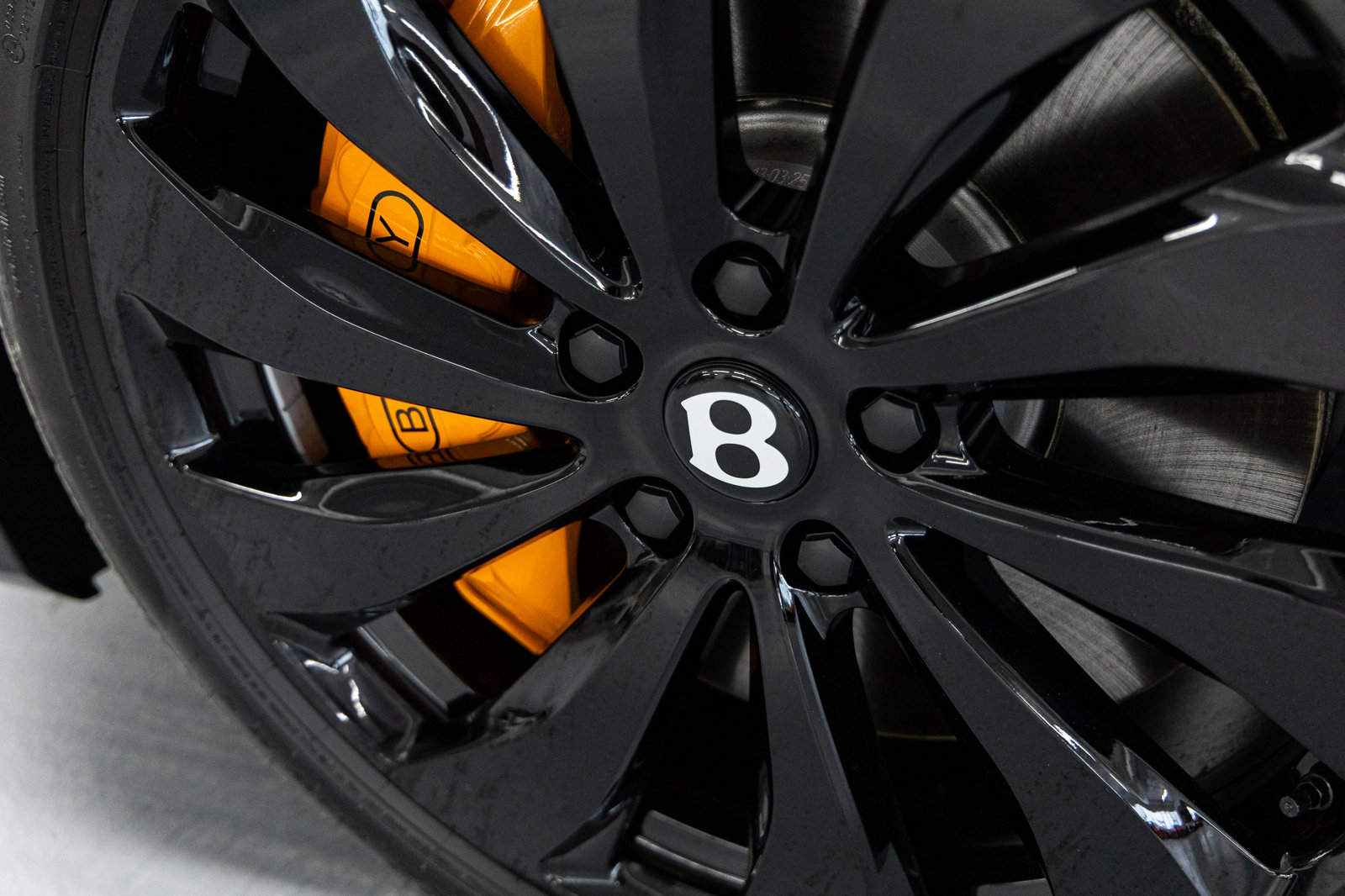 New 2025 Bentley Flying Spur Plug-In Hybrid image 16