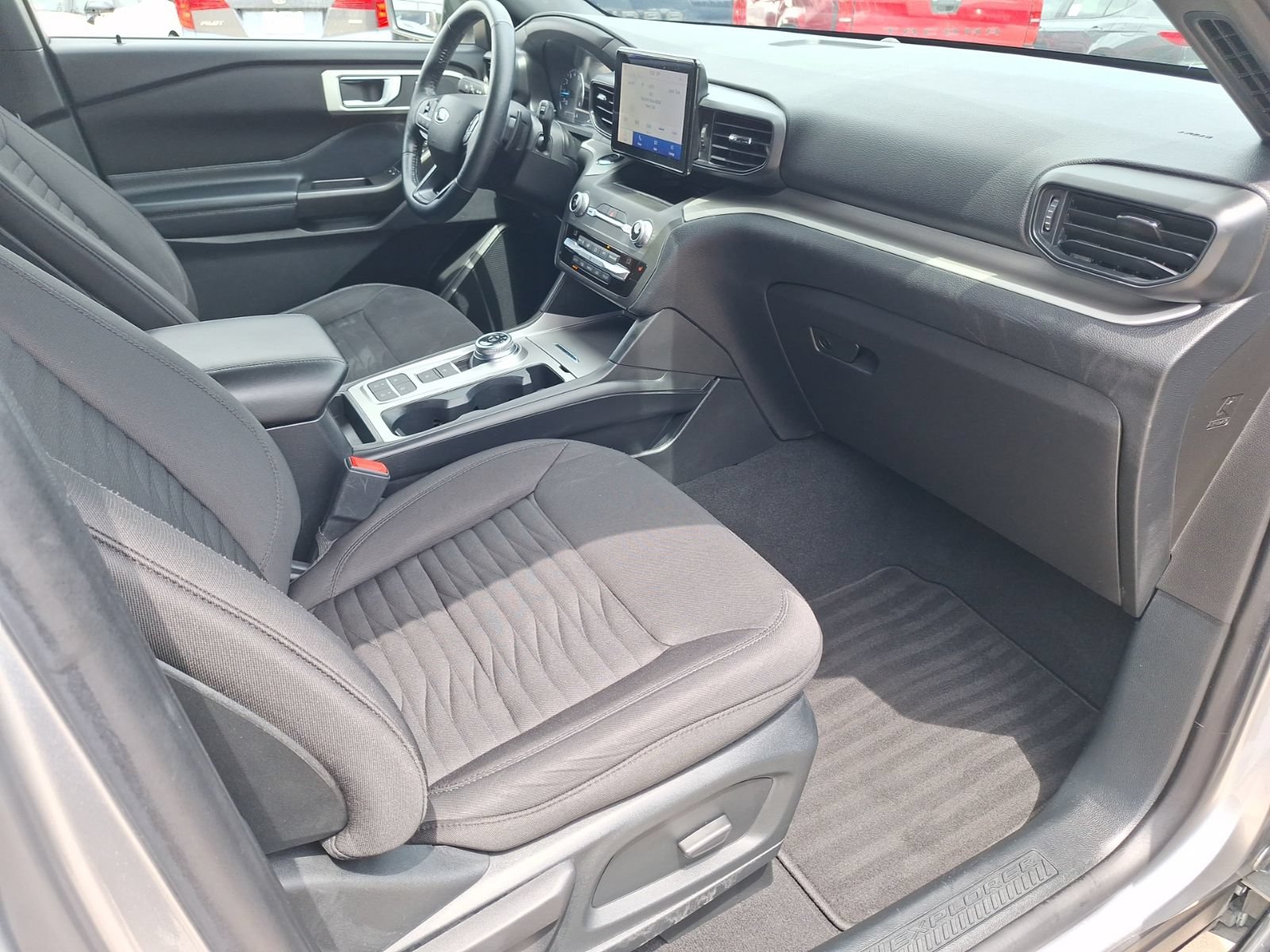 Used 2020 Ford Explorer XLT w/ Comfort Package RWD image 32