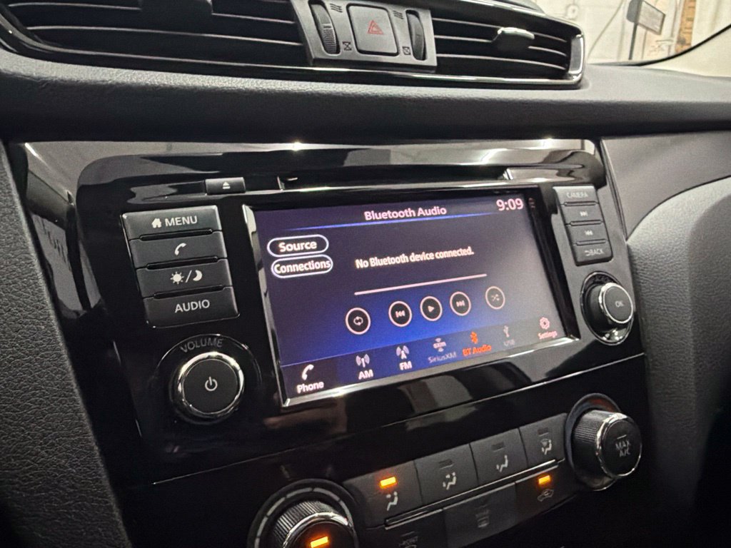 Used 2020 Nissan Rogue Sport S w/ Appearance Package FWD image 17