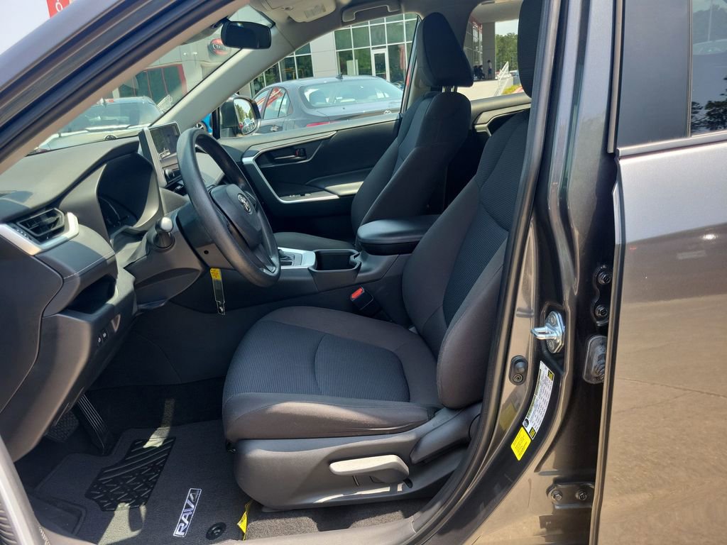 Used 2023 Toyota RAV4 LE FWD image 15