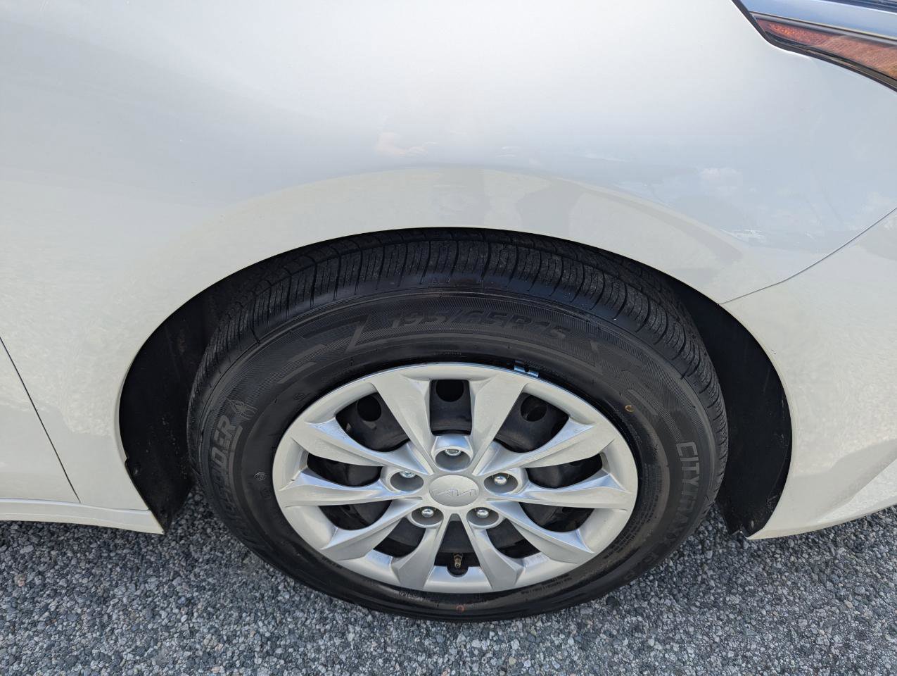 Used 2022 Kia Forte Sedan FWD image 4