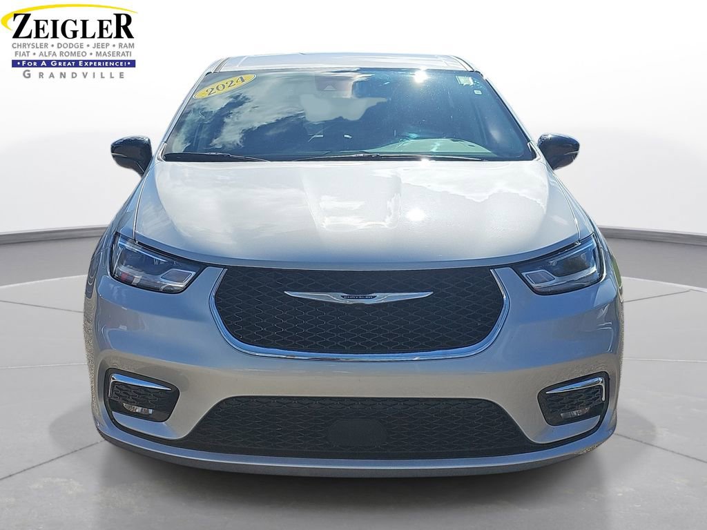 Certified 2024 Chrysler Pacifica Touring-L FWD image 2