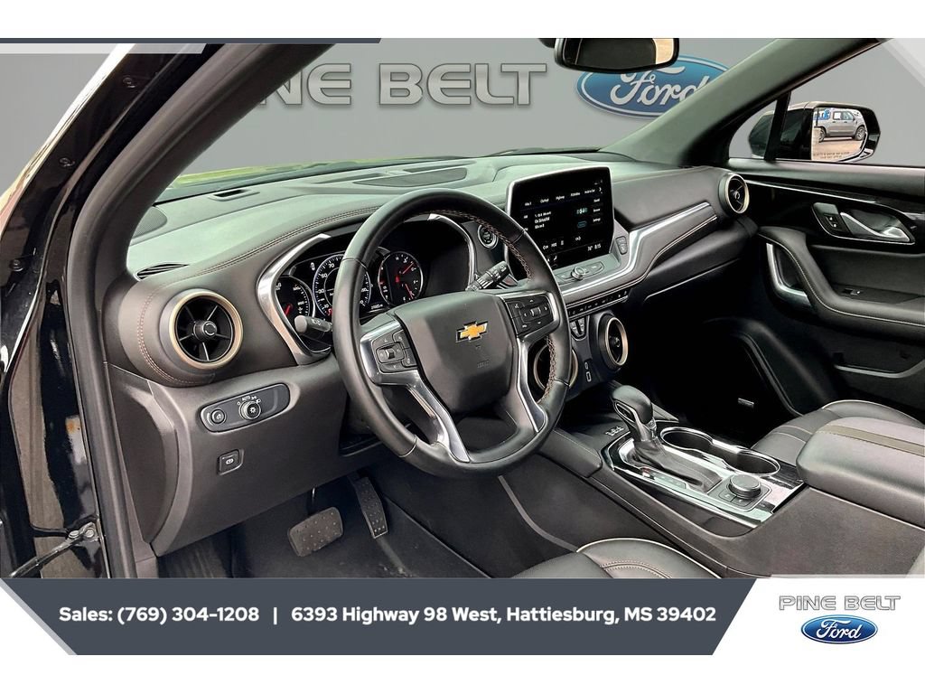 Used 2025 Chevrolet Blazer Premier w/ Enhanced Convenience Package AWD/4WD image 12