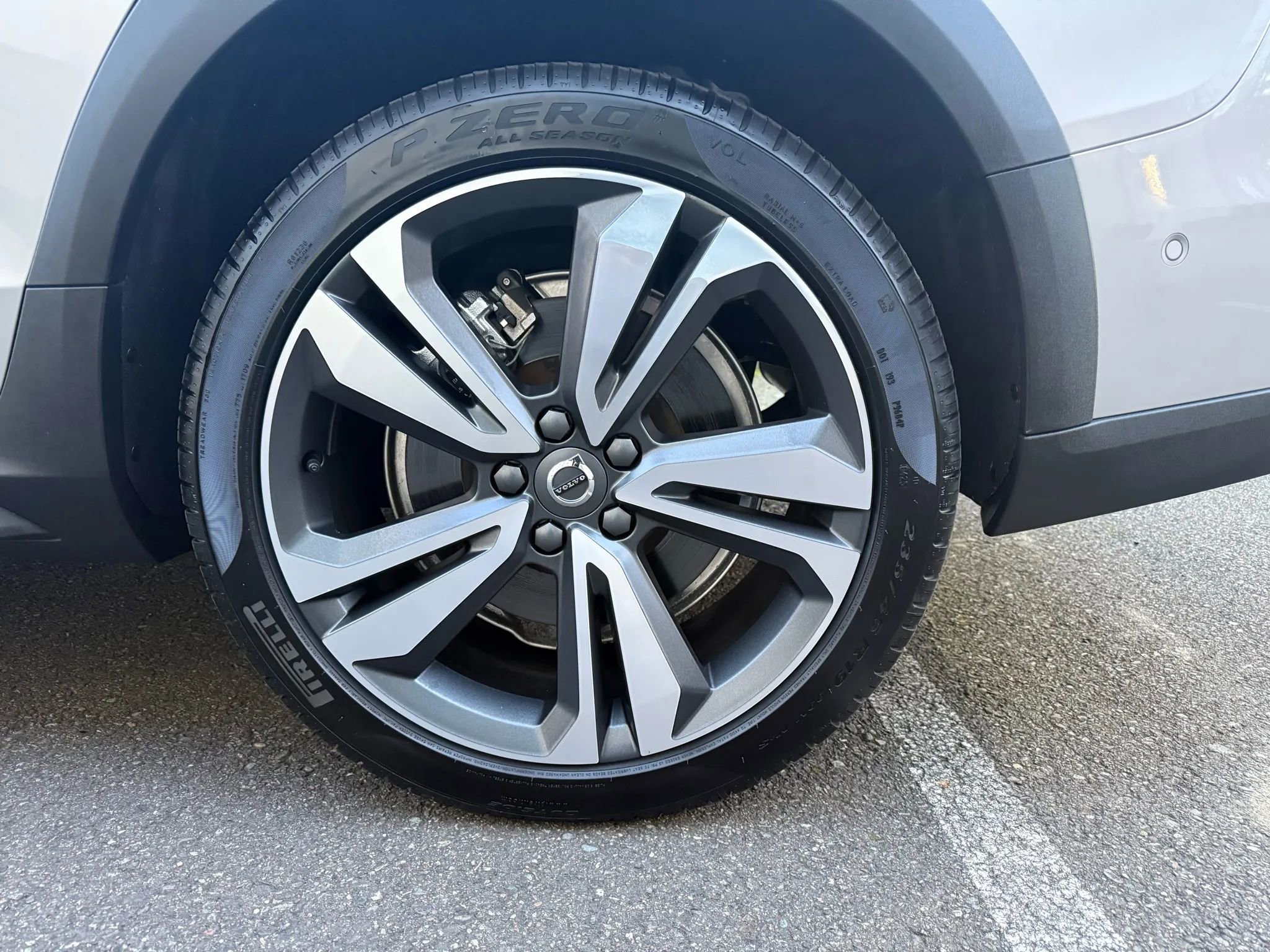 Used 2025 Volvo V60 B5 Cross Country Plus image 11