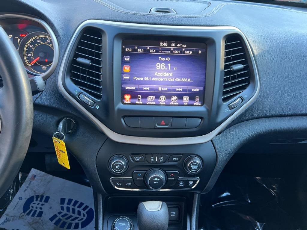 Used 2015 Jeep Cherokee Latitude w/ Cold Weather Group AWD/4WD image 27