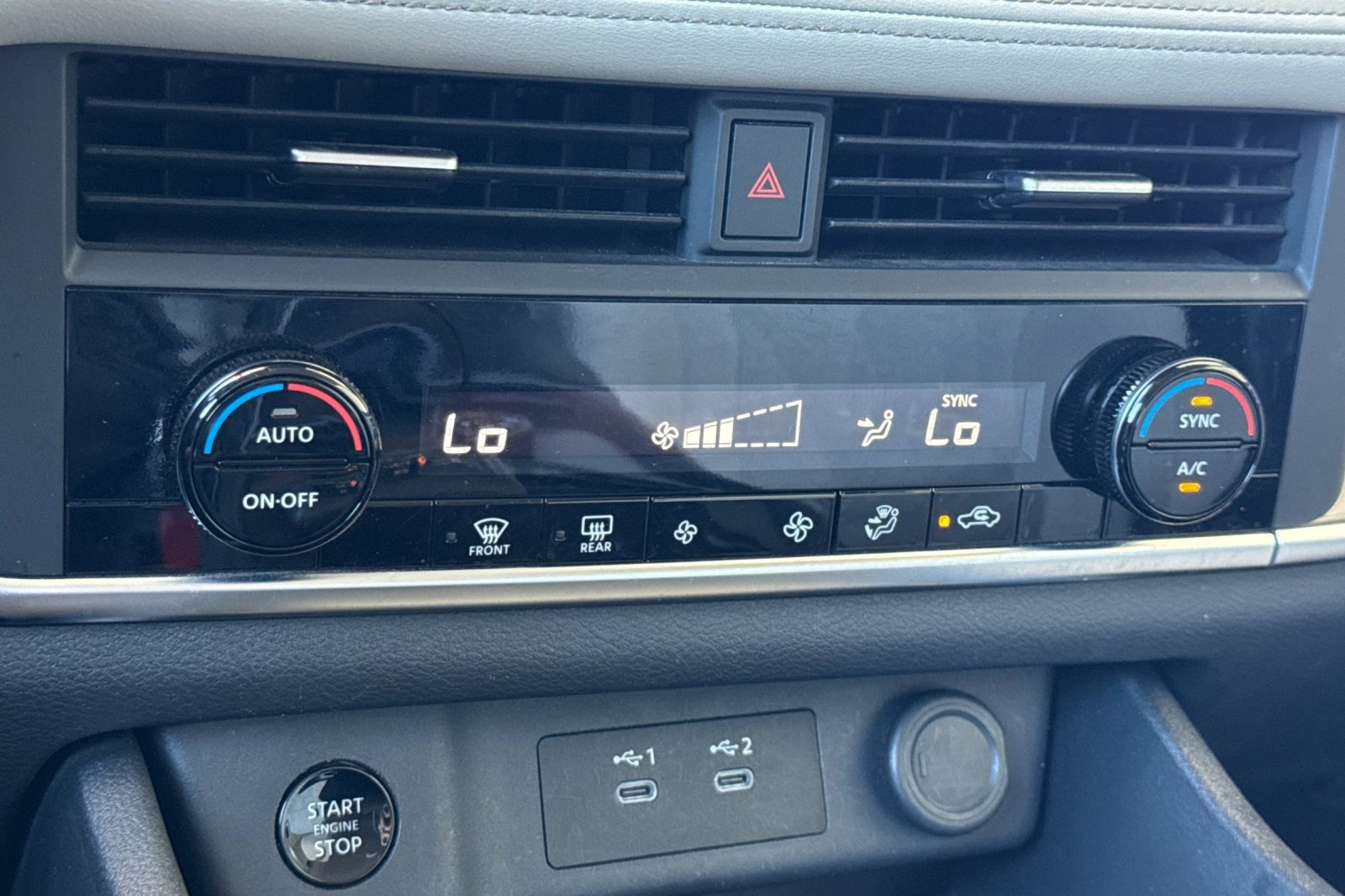 Used 2025 Nissan Rogue SV AWD/4WD image 19