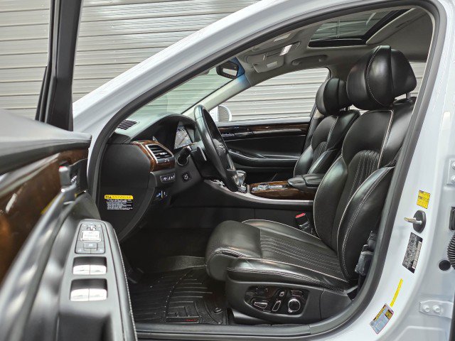 Used 2018 Genesis G90 3.3T Premium RWD image 14