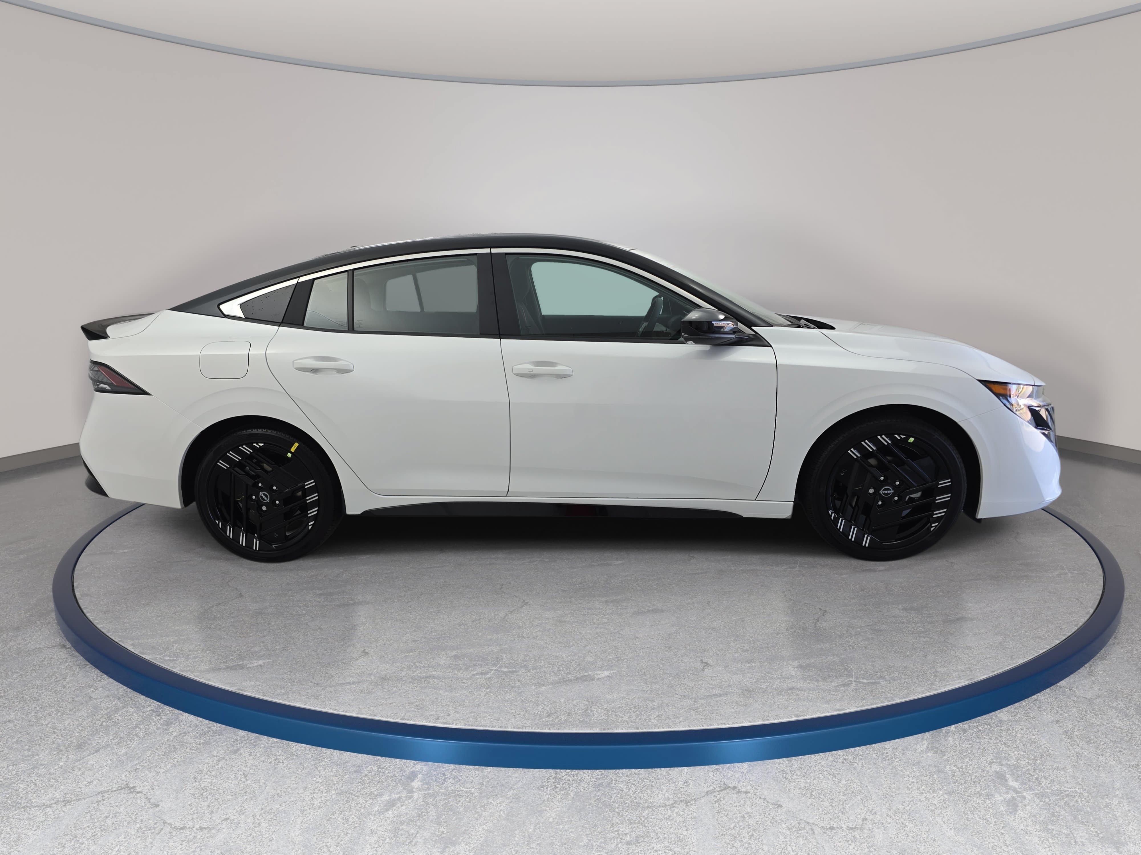 New 2026 Nissan Sentra SR w/ Floor Mat Package FWD image 4