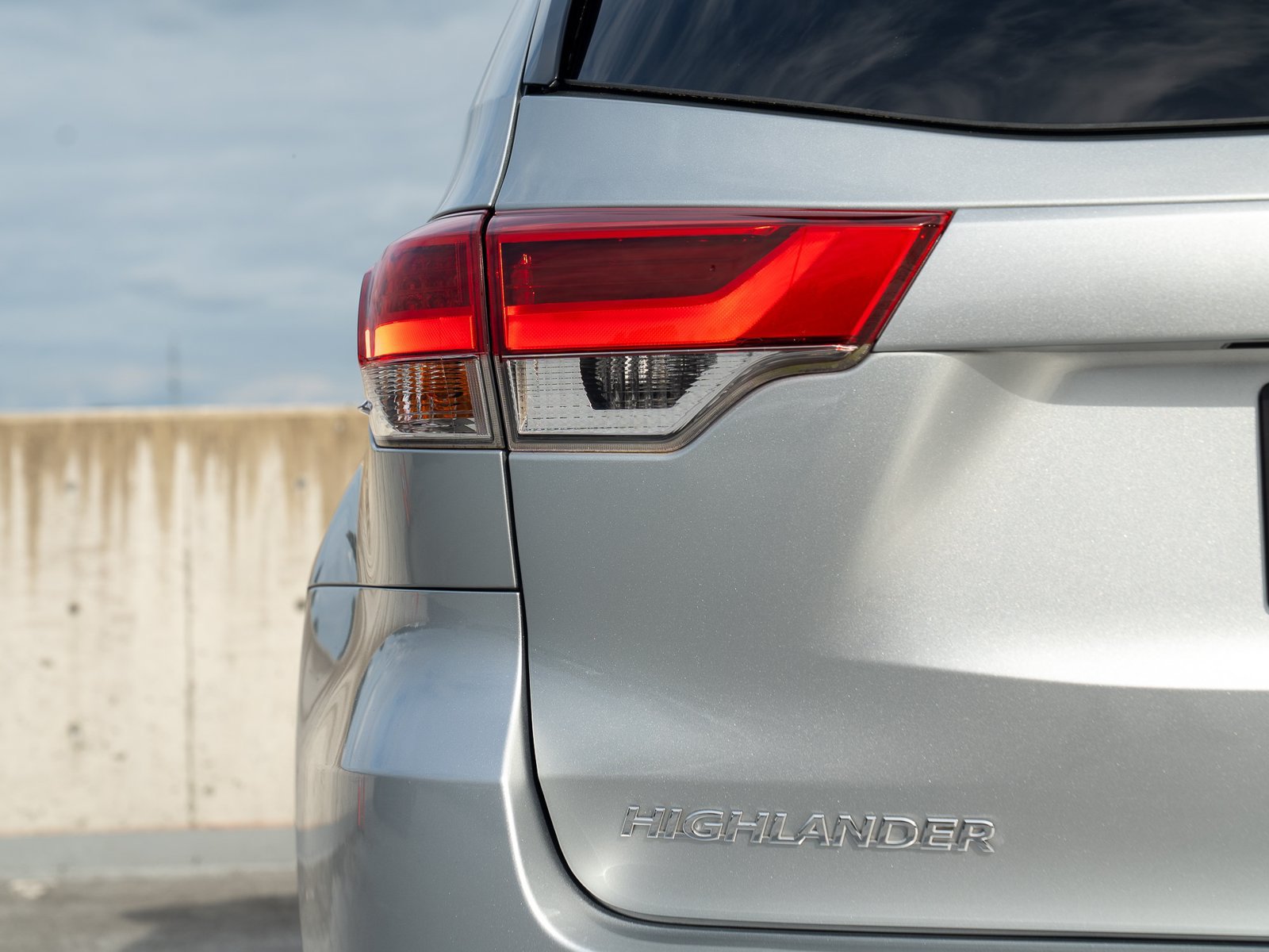 Used 2019 Toyota Highlander XLE FWD image 11