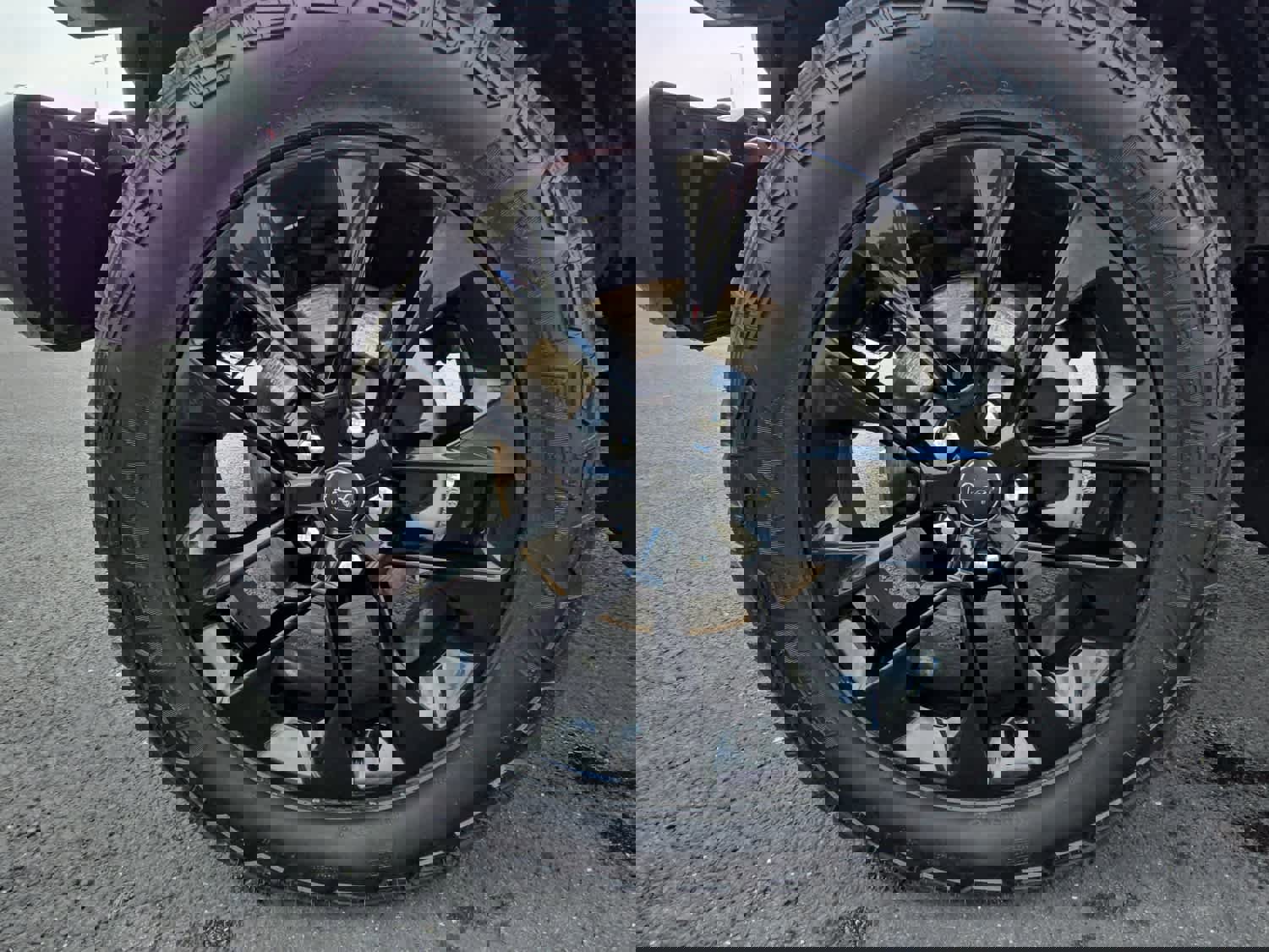 Used 2025 Jeep Gladiator Sport image 11