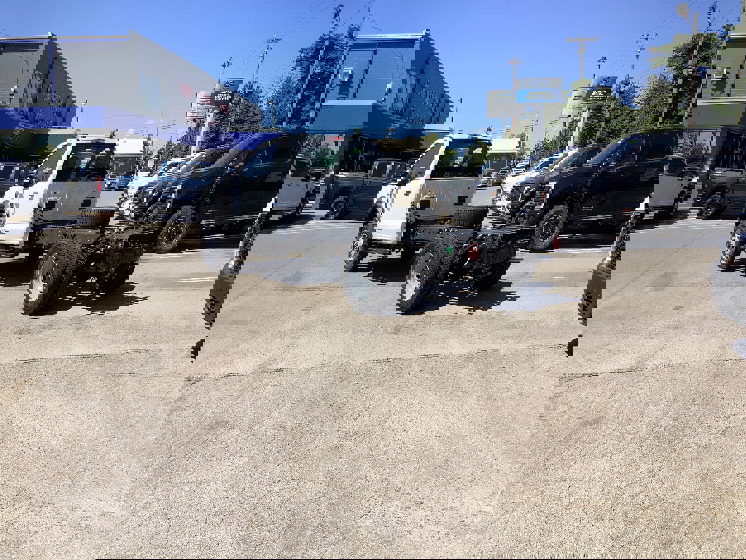 New 2025 Ford F550 4x4 Regular Cab Super Duty image 5