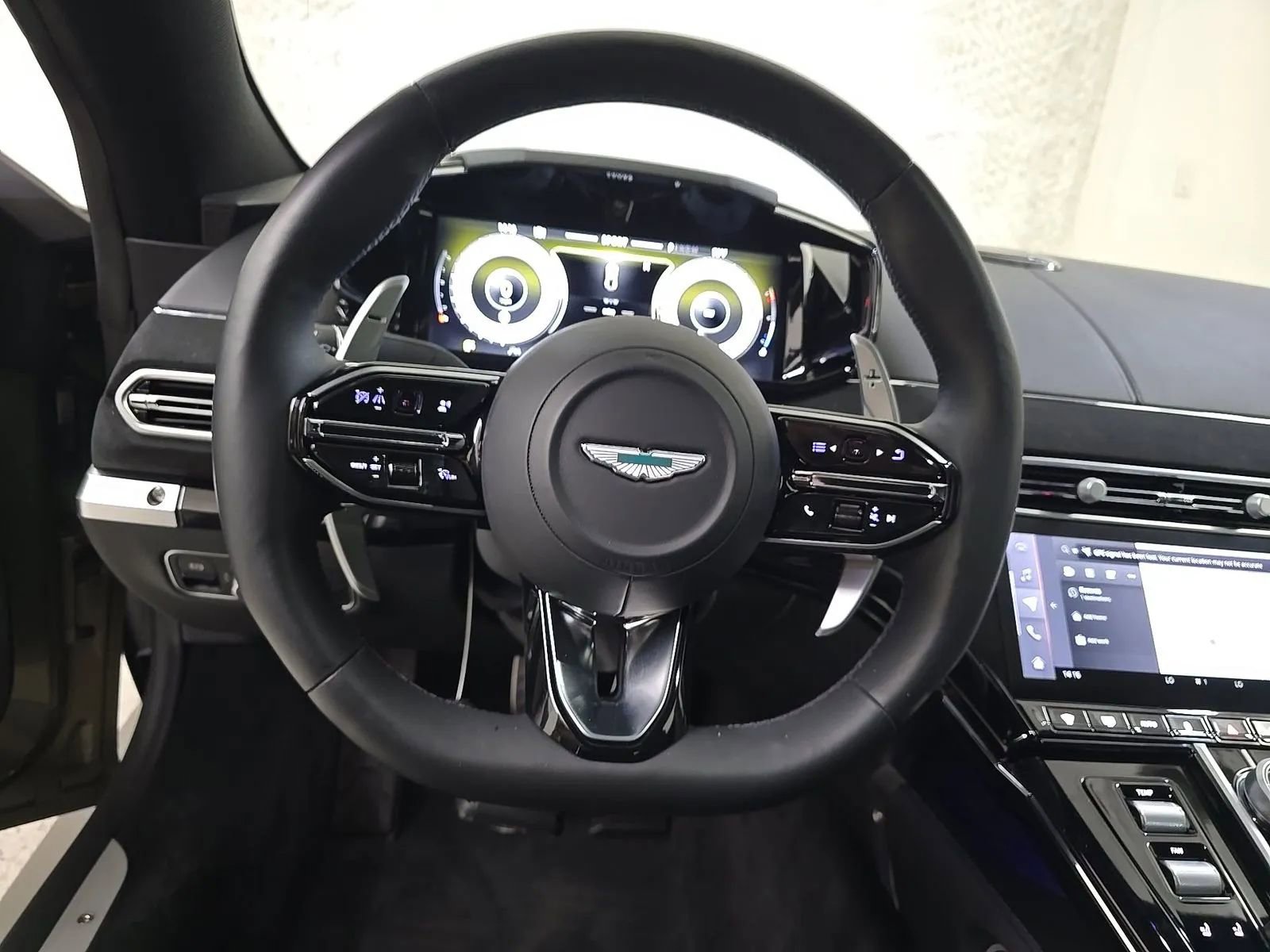 Used 2025 Aston Martin V8 Vantage Coupe RWD image 10