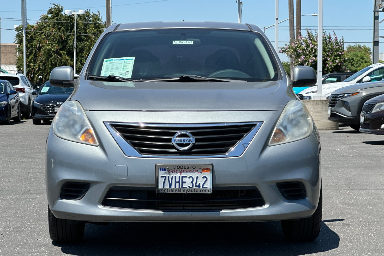 Used 2014 Nissan Versa SV FWD image 9