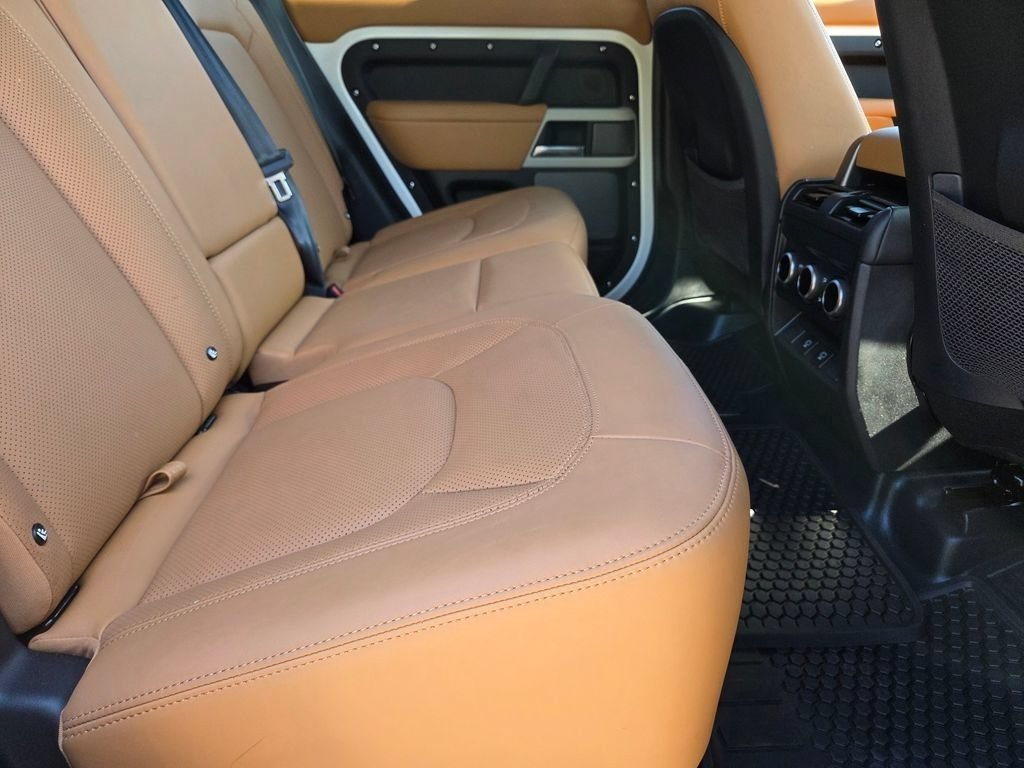 Used 2024 Land Rover Defender 110 SE AWD/4WD image 37