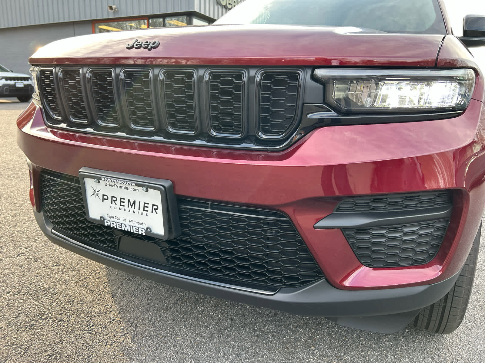 Used 2025 Jeep Grand Cherokee 4WD image 10