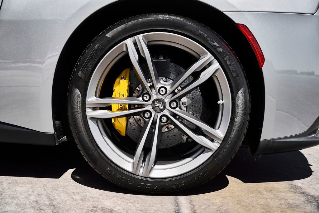 Used 2018 Ferrari GTC4Lusso AWD/4WD image 25