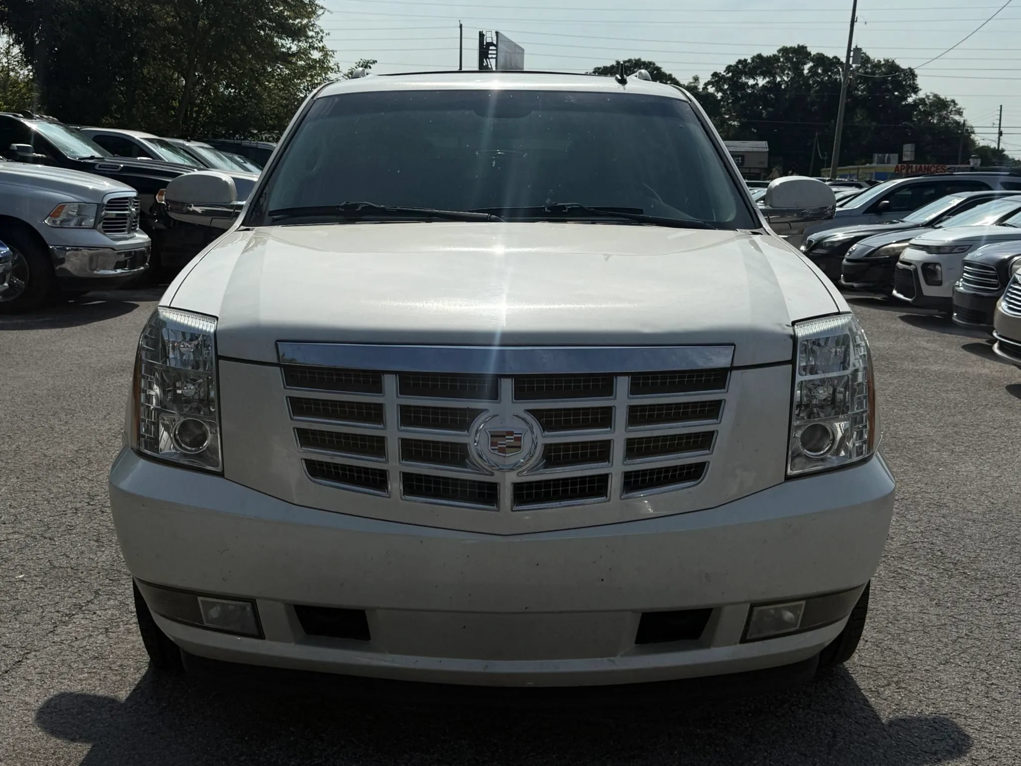 Used 2013 Cadillac Escalade ESV Luxury AWD/4WD image 1