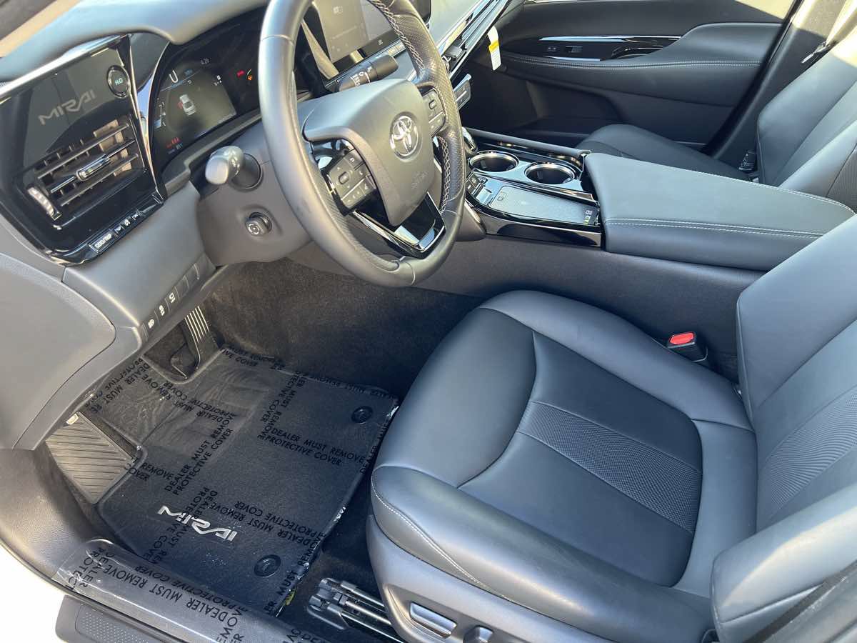 Used 2022 Toyota Mirai w/ Advanced Technology Package RWD image 8