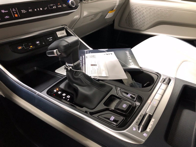 New 2026 Kia Carnival SX w/ SX Dark Edition Package FWD image 32