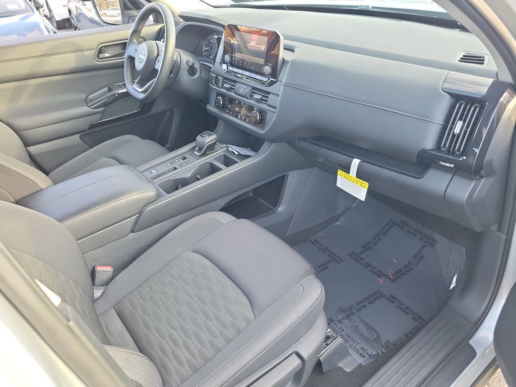 Certified 2025 Nissan Pathfinder S image 16