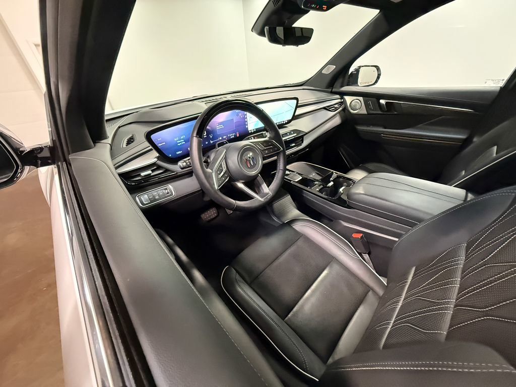 Used 2025 Buick Enclave Avenir w/ Super Cruise Package AWD/4WD image 2