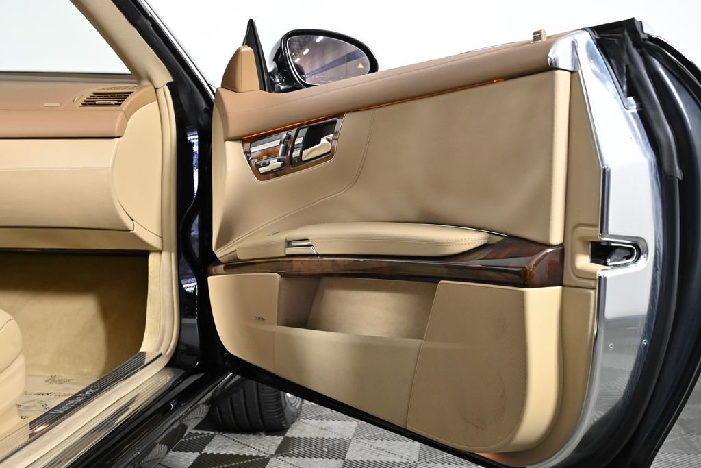 Used 2009 Mercedes-Benz CL 550 4MATIC image 32