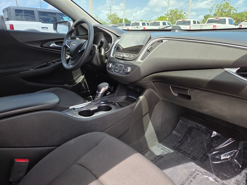 Used 2021 Chevrolet Malibu LS FWD image 9