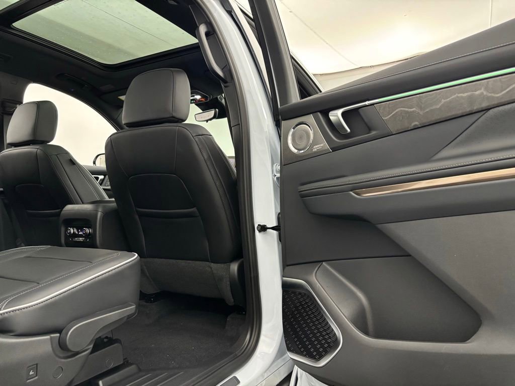 New 2026 Buick Enclave Avenir image 40