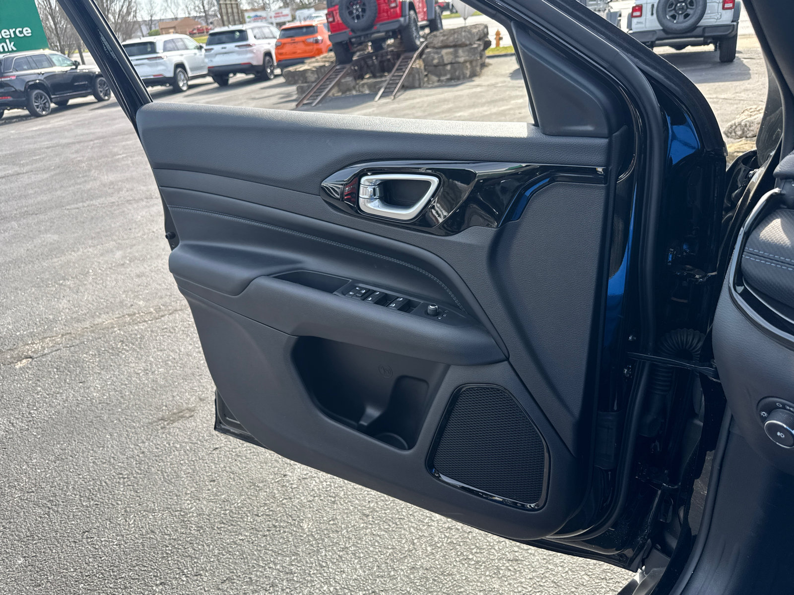 New 2026 Jeep Compass Latitude AWD/4WD image 16