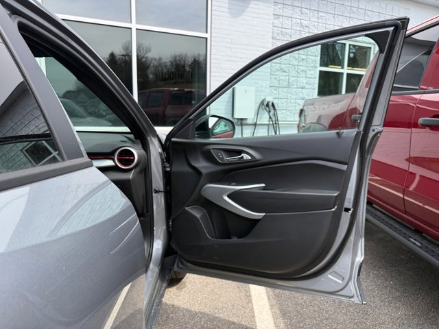 Certified 2024 Chevrolet Trax RS w/ Driver Confidence Package FWD image 28