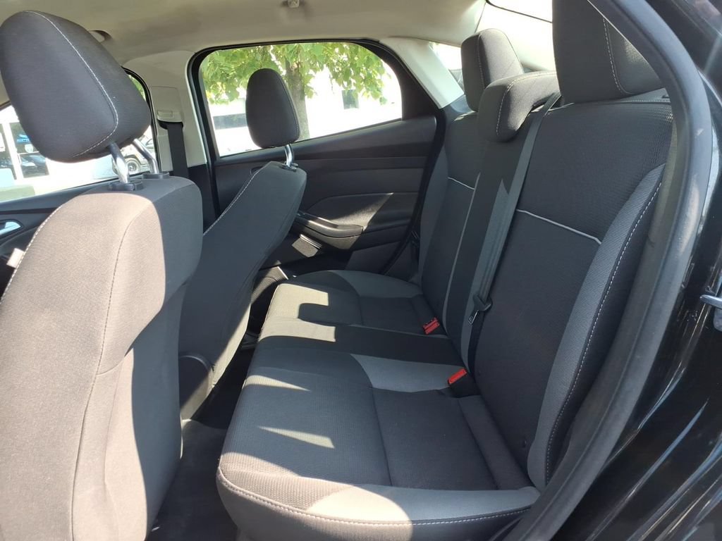 Used 2012 Ford Focus SE FWD image 8