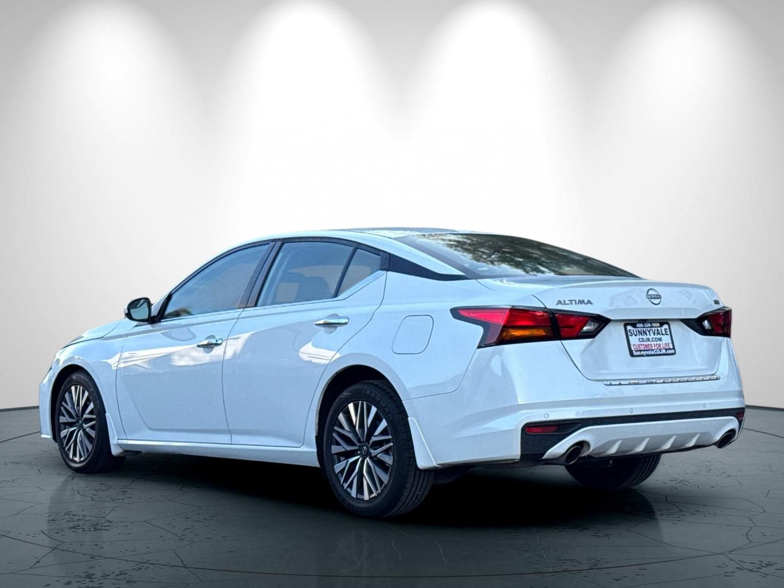 Used 2023 Nissan Altima 2.5 SV w/ SV Premium Package FWD image 6