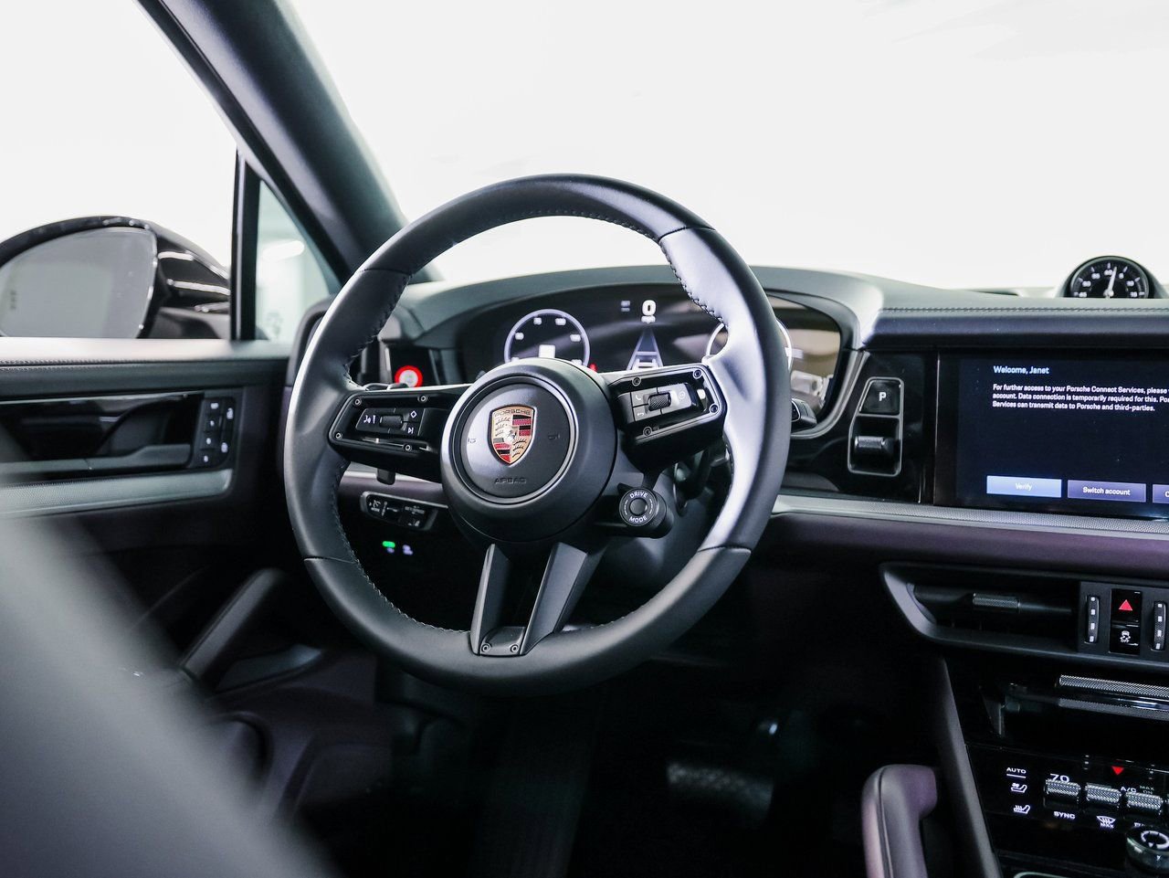 Certified 2025 Porsche Cayenne Coupe image 26