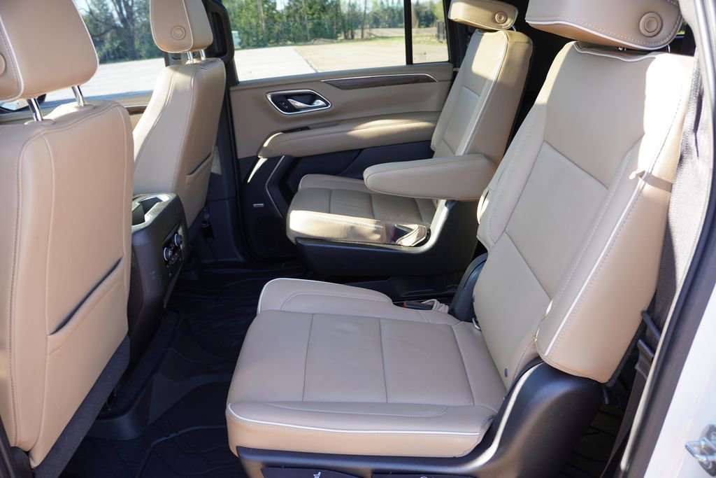 Used 2021 Chevrolet Suburban Premier w/ Premium Package AWD/4WD image 18