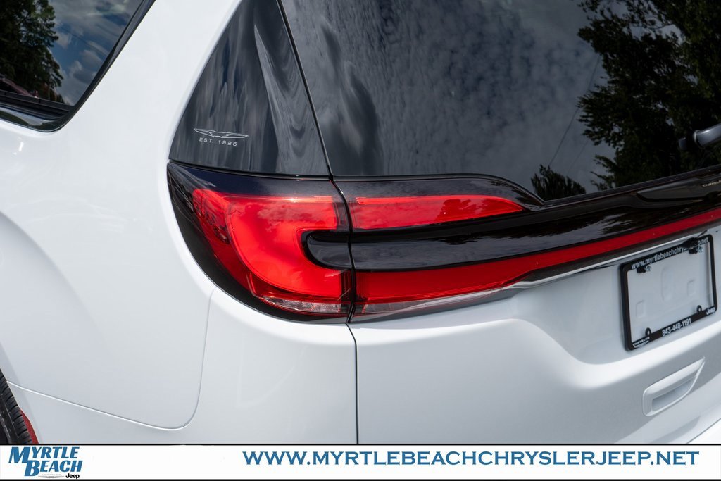 New 2026 Chrysler Pacifica Select image 11