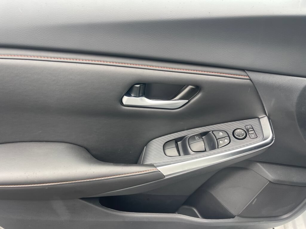 Used 2025 Nissan Sentra SR FWD image 8