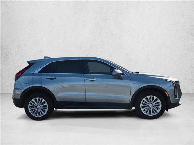 Used 2024 Cadillac XT4 Luxury w/ Cold Weather Package FWD image 4
