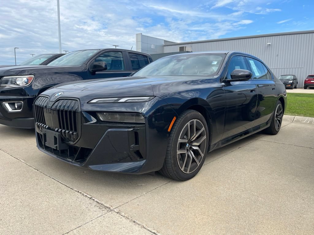 Used 2026 BMW 740i xDrive AWD/4WD image 2