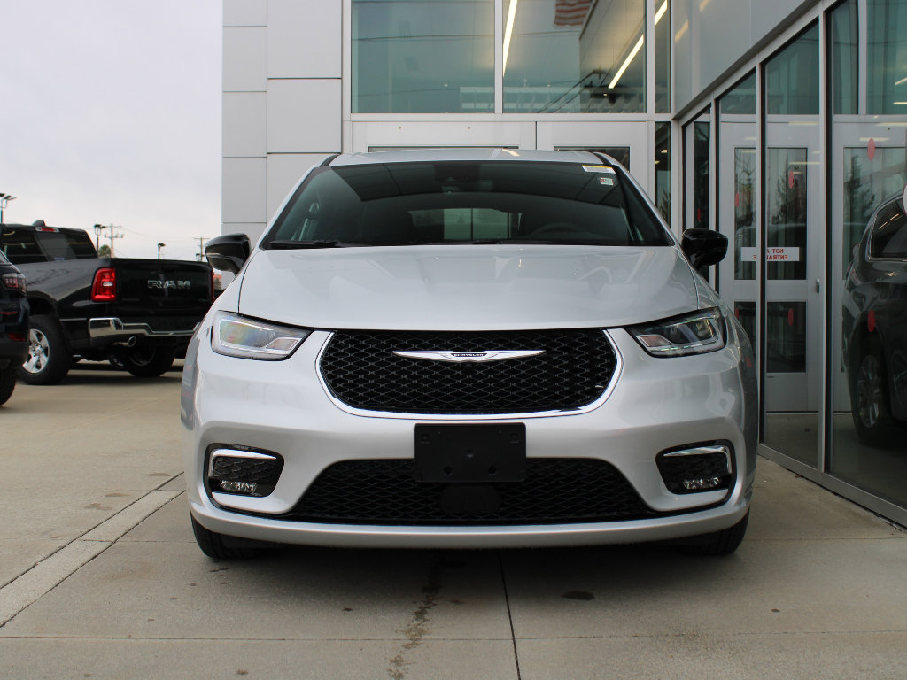New 2026 Chrysler Pacifica Select image 2