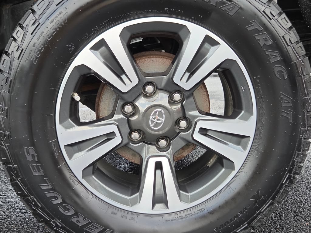 Used 2018 Toyota Tacoma TRD Sport w/ Technology Package AWD/4WD image 18