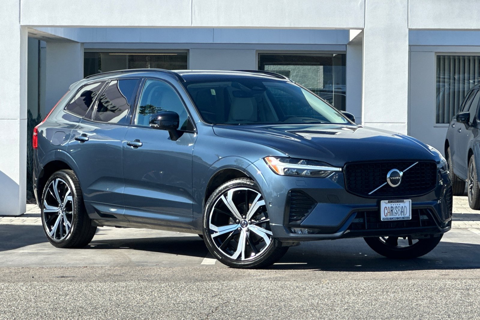 Certified 2023 Volvo XC60 B5 Ultimate w/ Protection Package Premier image 2