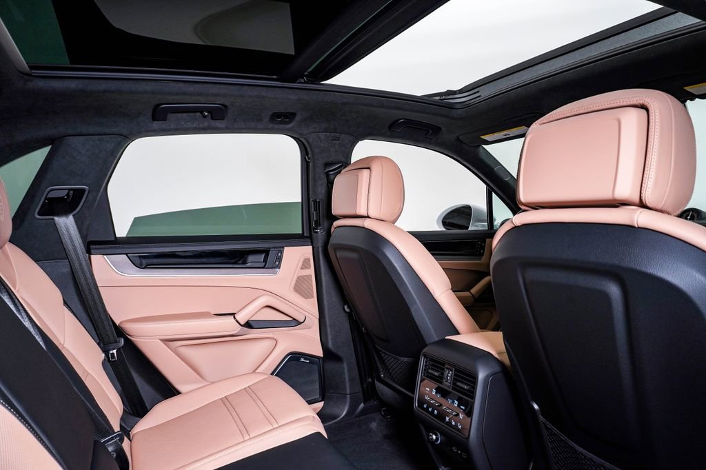 New 2026 Porsche Cayenne GTS AWD/4WD image 17