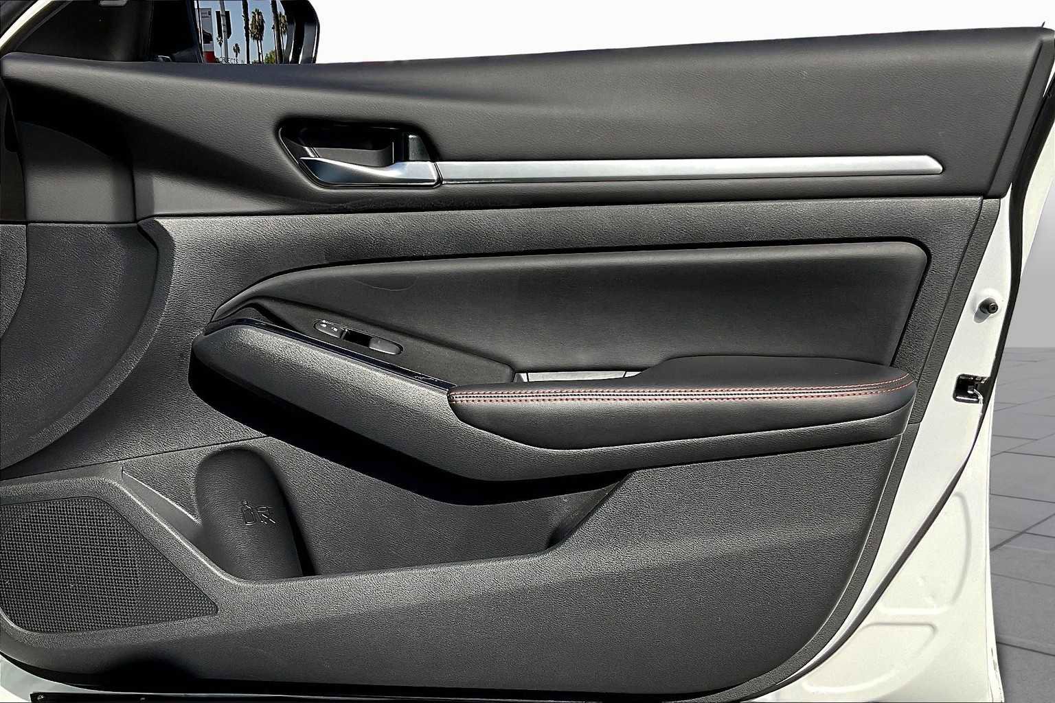 Used 2024 Nissan Altima 2.5 SR image 21